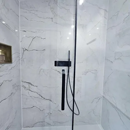 Royal Terrace - Maison & Parking Prive Tatil Evi